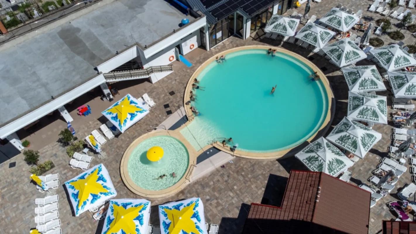 Terasă, Pool Bar & Facilități Premium
