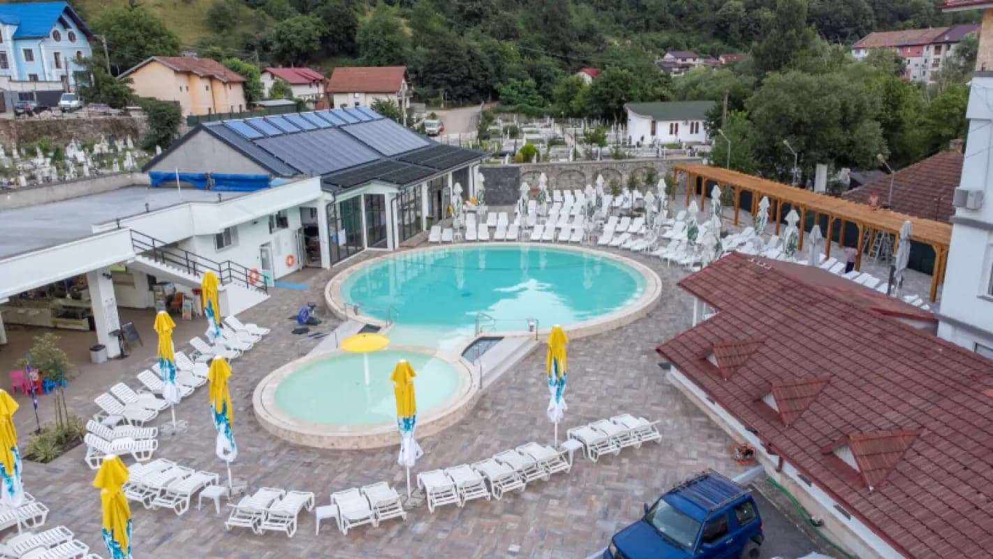 Piscinele Exterioare Sezoniere – Răcoare și Distracție sub Cerul Liber