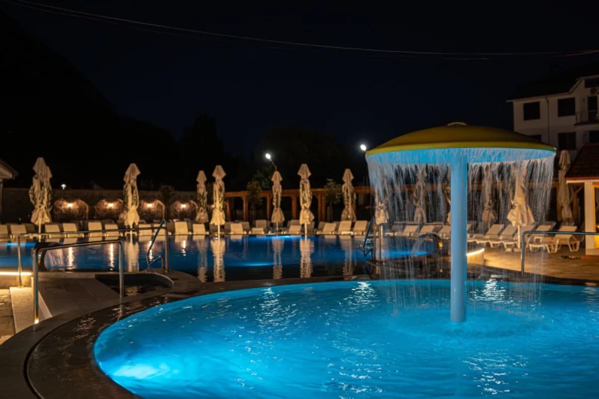 Piscinele Exterioare Sezoniere – Răcoare și Distracție sub Cerul Liber