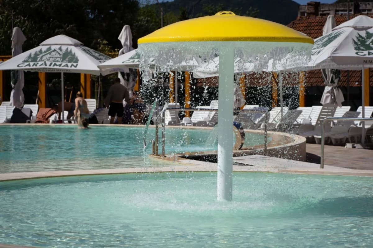 Terasă, Pool Bar & Facilități Premium